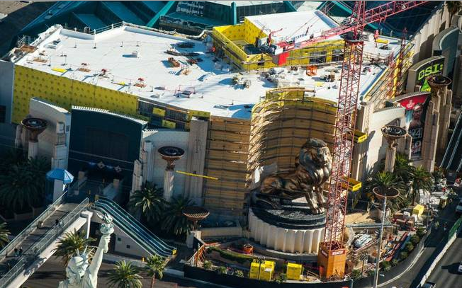 Billionaire spurned in L.V. backs Hakkasan at MGM Grand